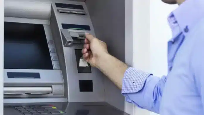 ماكينة الصراف الآلي ATM